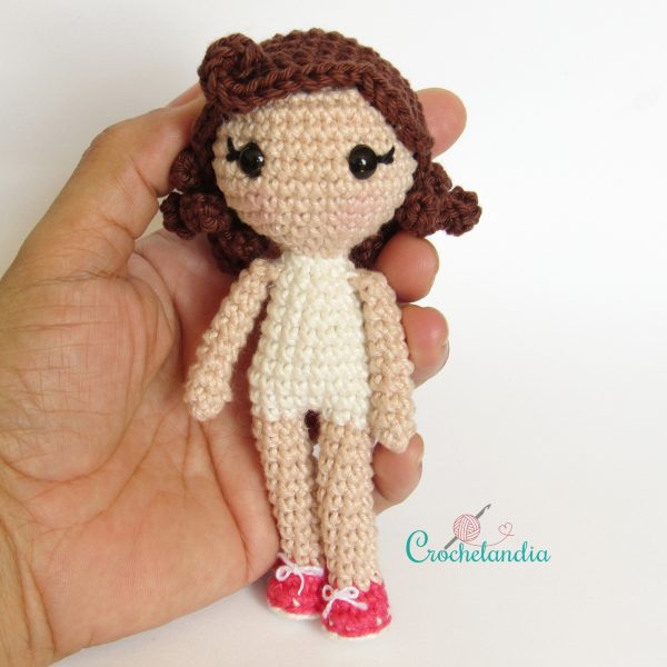 Maristela, boneca de crochê da Crochelandia